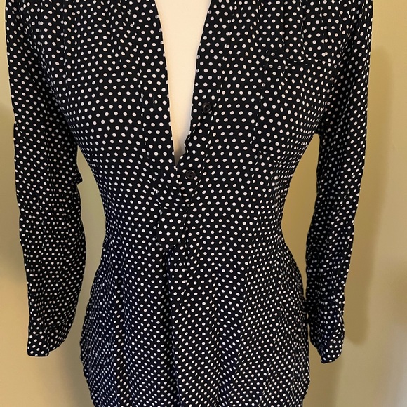 Market & Spruce beautiful Navy and white dot blouse Large - Picture 3 of 12